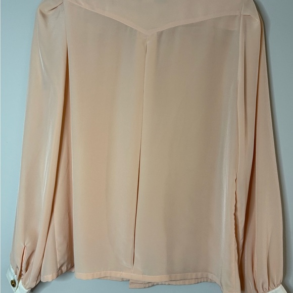Chaus Vintage Peach Blouse Pleated Long Sleeve Button Down Gold Buttons Contrast - Picture 2 of 6